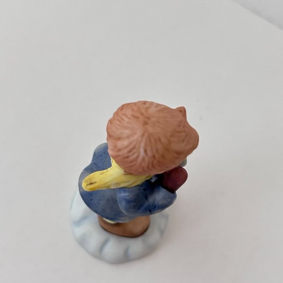 Berta Hummel Goebel Figurine The Glow Of A Candle Box 3" Winter Wonderland 2003 - Picture 6 of 11